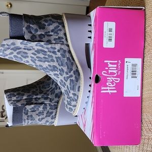Grey Leopold boots, size 7, faux leather, never worn